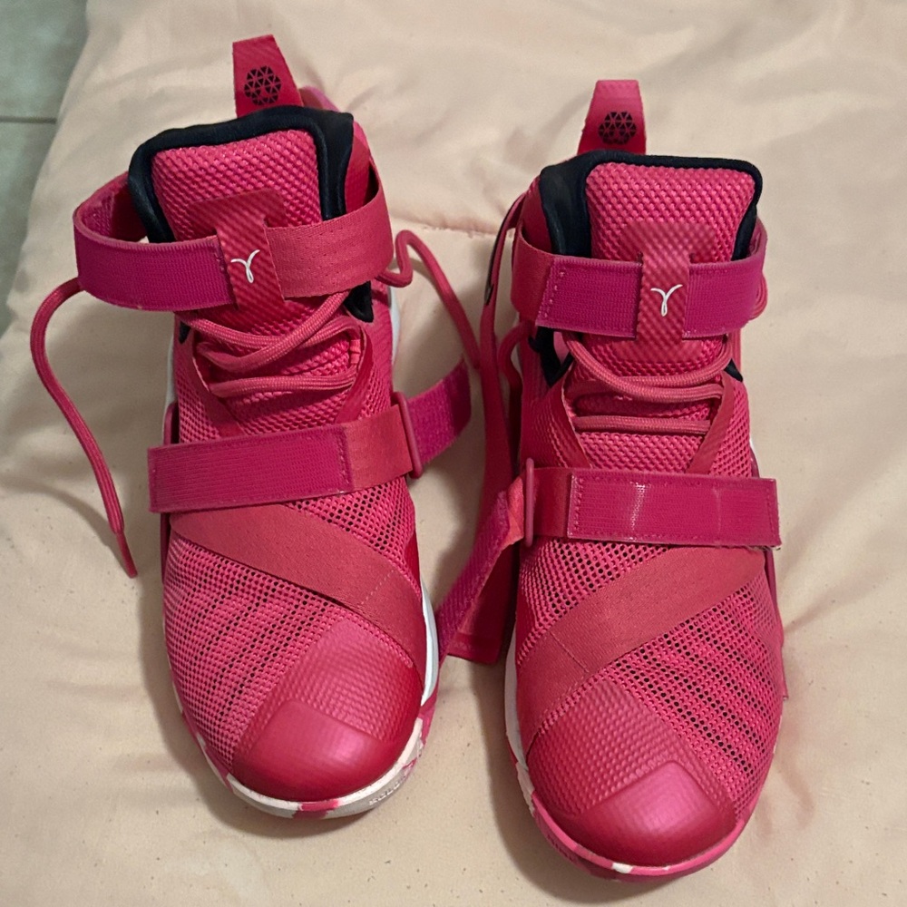 Women's Athletic Shoes - Vibrant Pink